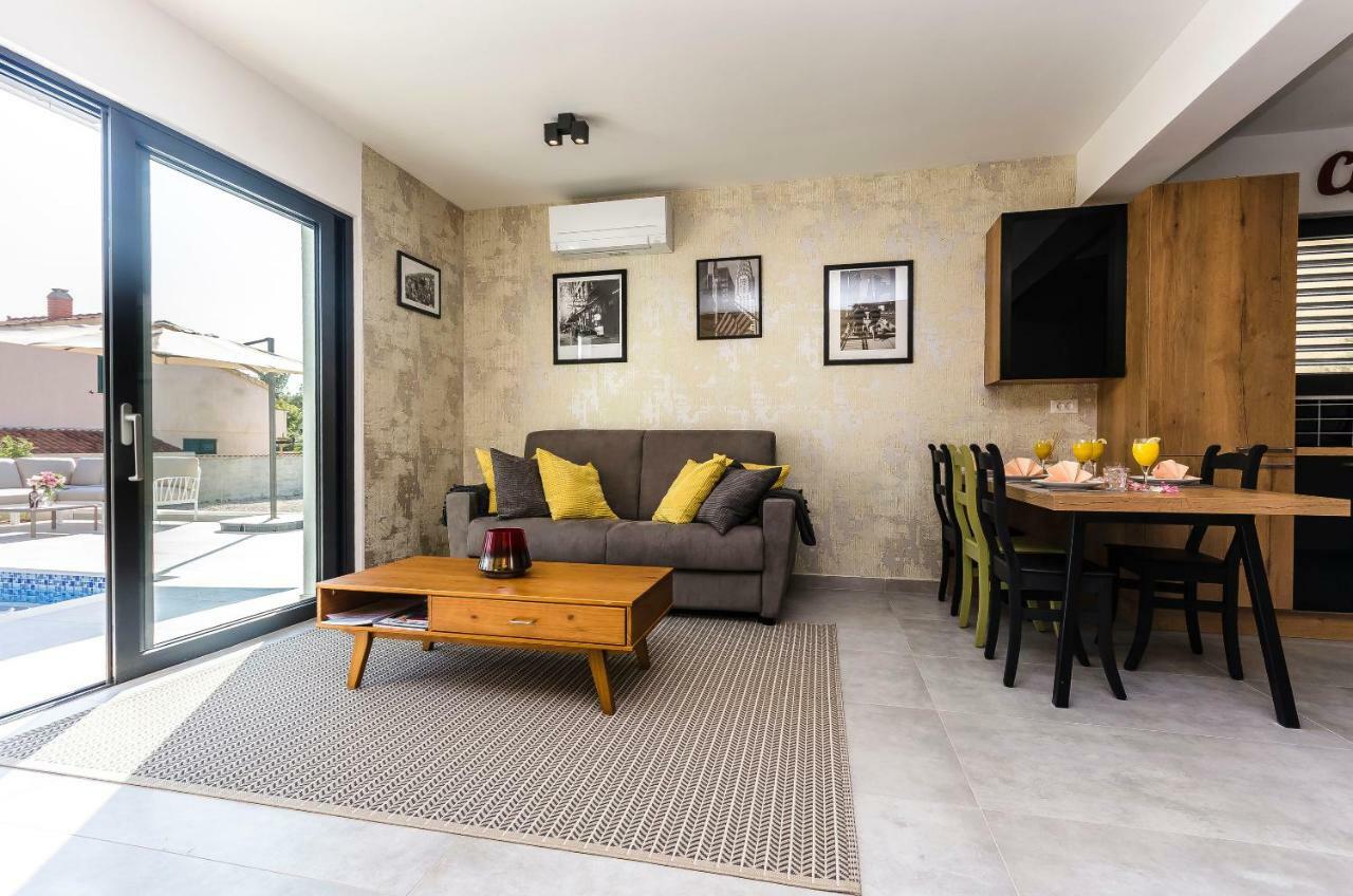 סרימה Apartments Villa Adriana II מראה חיצוני תמונה