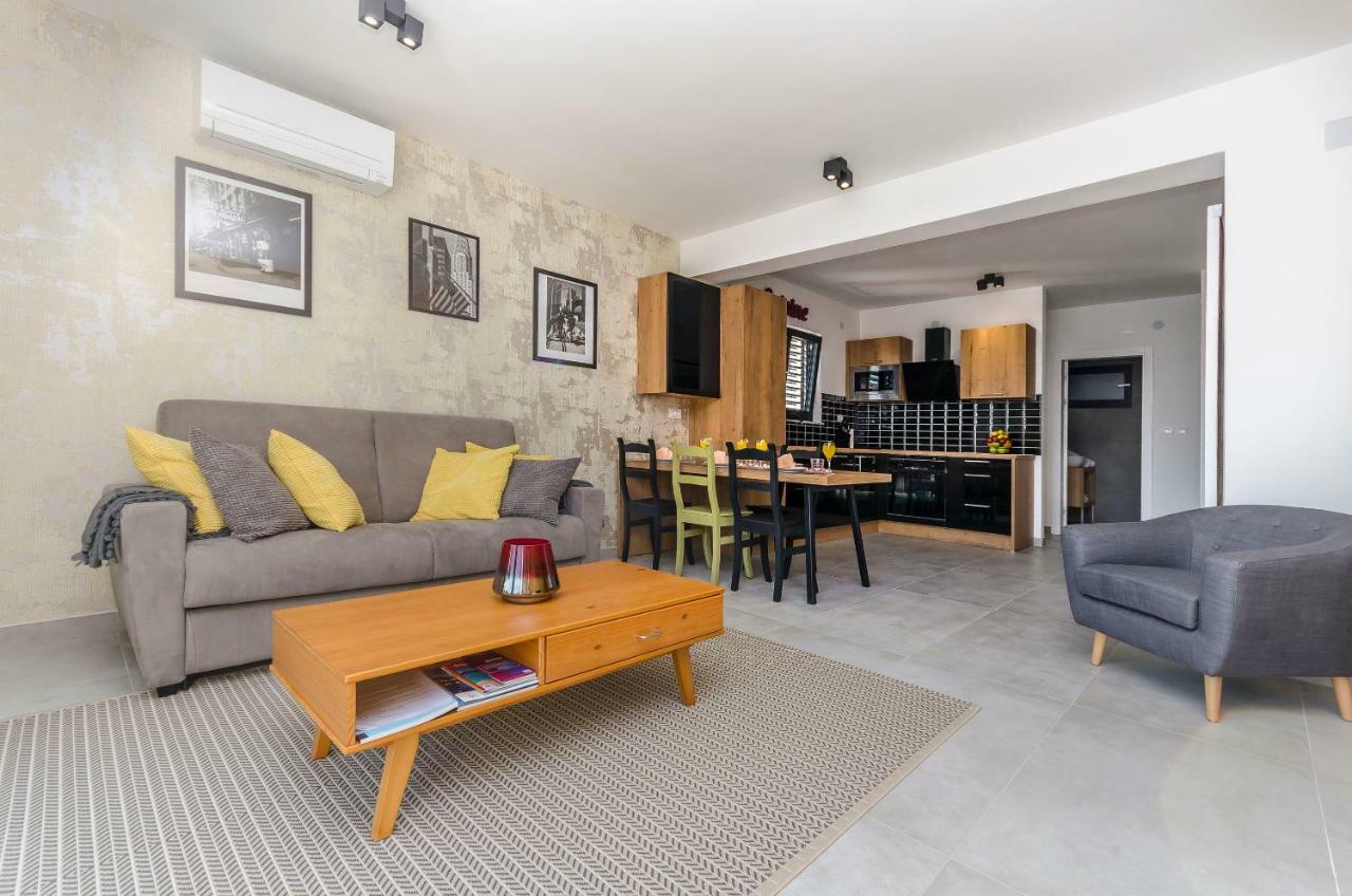 סרימה Apartments Villa Adriana II מראה חיצוני תמונה